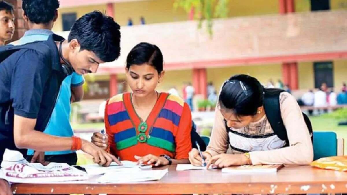 दिल्ली यूनिवर्सिटी ने फीस बढ़ाने का फैसला लिया है. (सांकेतिक तस्वीर)