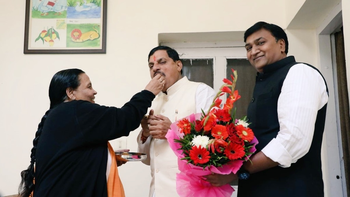 MP के नए CM मोहन यादव ने उमा भारती से की मुलाकात, दिनभर लगा रहा बधाई देने वालों का तांता - Newly appointed cm Dr Mohan Yadav met former cm Uma Bharti