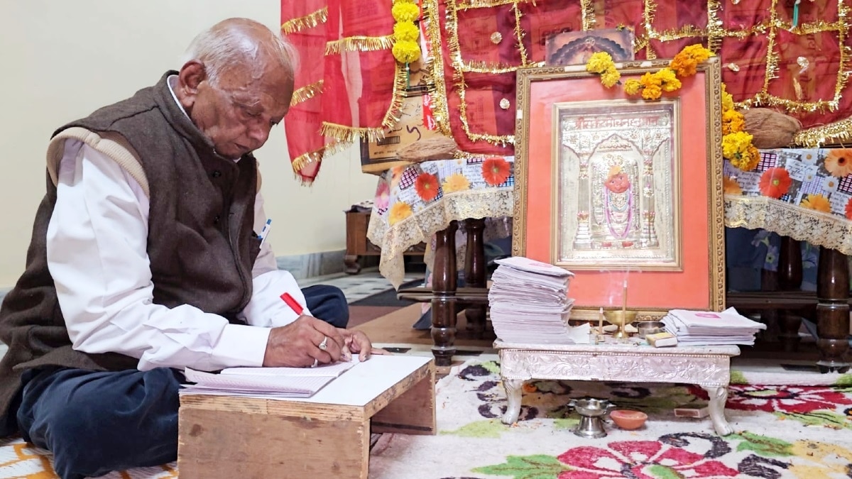 राम भक्त पुरुषोत्तम दास असाटी. 