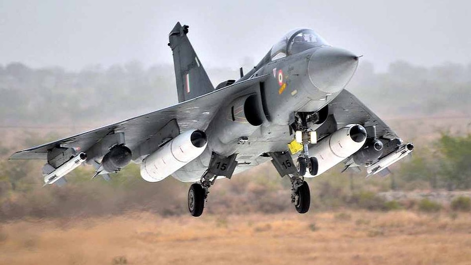 पाकिस्तान बॉर्डर के पास नए Tejas फाइटर जेट किए जा रहे तैनात, जानिए इसकी  ताकत - Why Indian Air Force is Deploying First Tejas mk 1a fighter jet  squadron in nal air