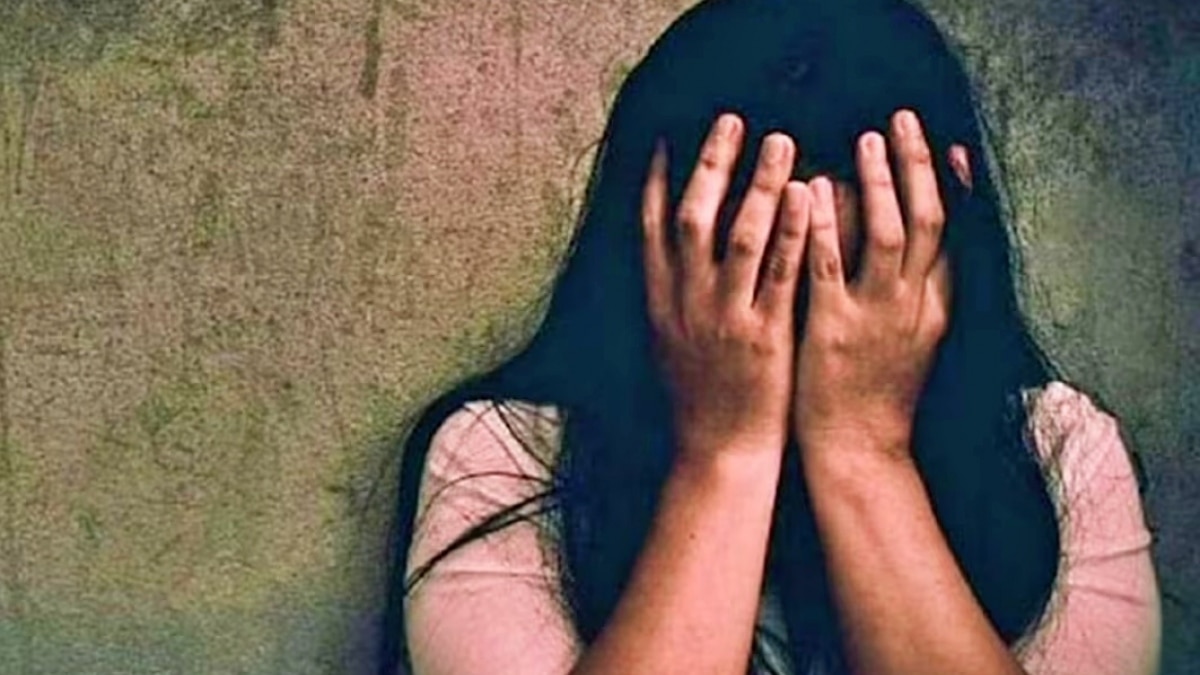 आरोपी ने रेप के बाद पीड़िता का वीडियो बनाया (सांकेतिक फोटो) 