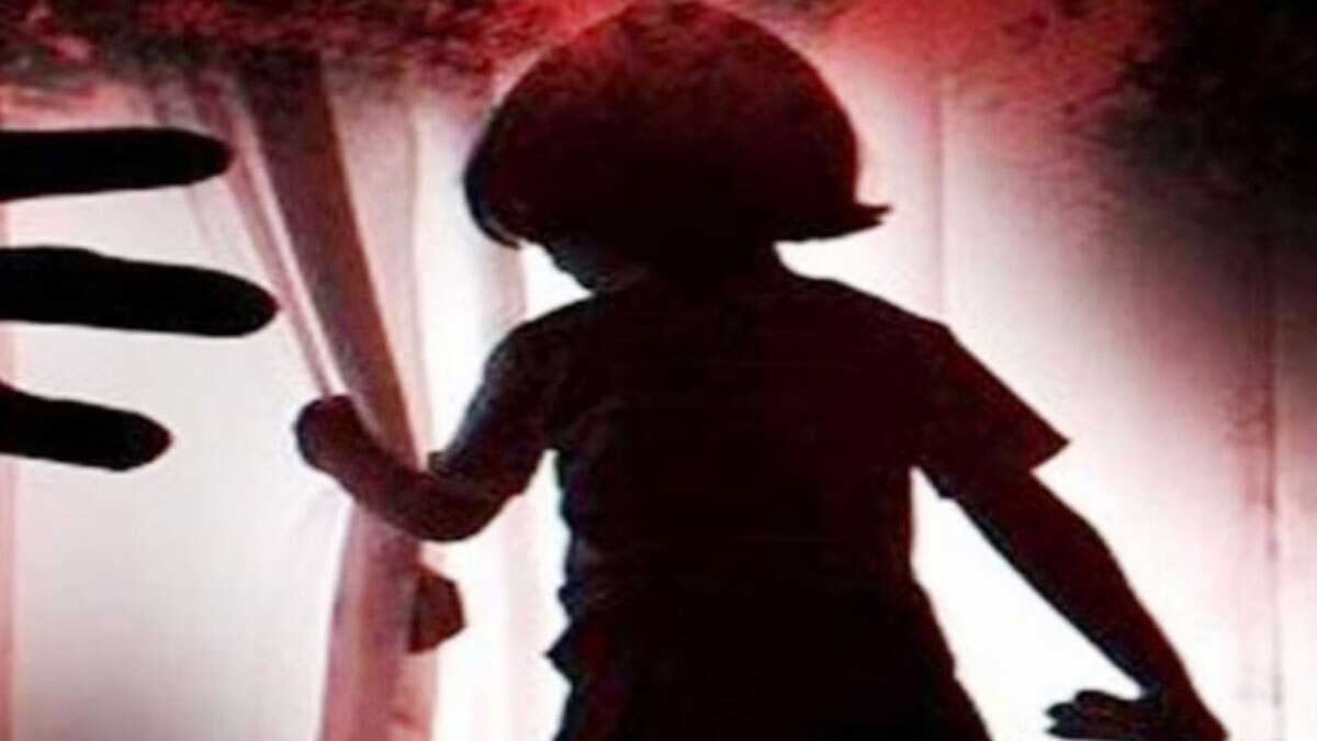 10 साल की बच्ची से रेप (प्रतीकात्मक फोटो)