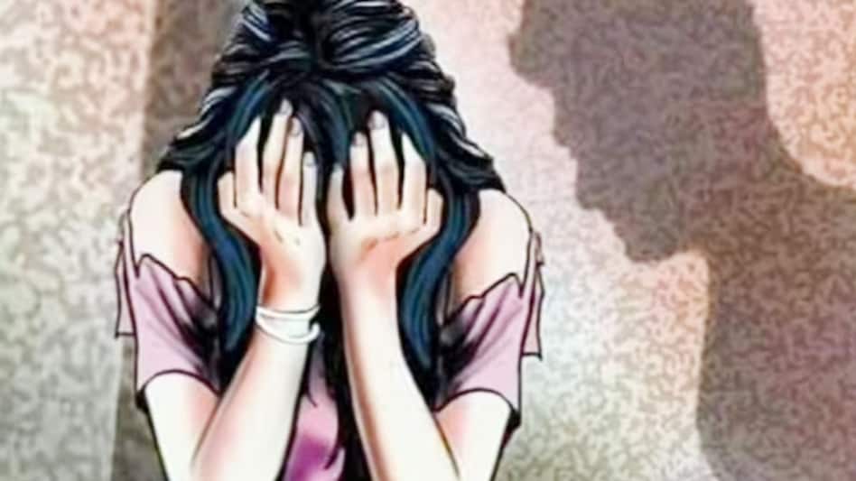 नाबालिग लड़की के साथ रेप (प्रतीकात्मक फोटो) नाबालिग लड़की के साथ रेप (प्रतीकात्मक फोटो)