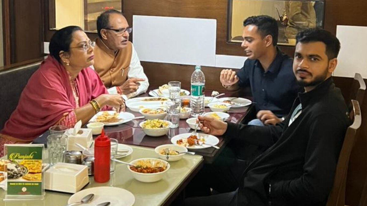परिवार के साथ रेस्टोरेंट पहुंचे सीएम शिवराज सिंह