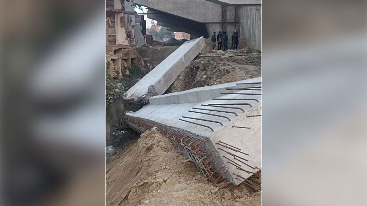 महाकुंभ से पहले निर्माणाधीन सिक्सलेन पुल की गिरी आरसीसी बीम.