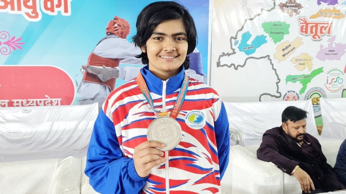 नेशनल स्कूल ताइक्वांडो टूर्नामेंट की सिल्वर विनर कनिष्का