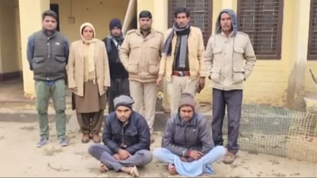 गिरफ्त में नीलगाय की शिकार करने के आरोपी.