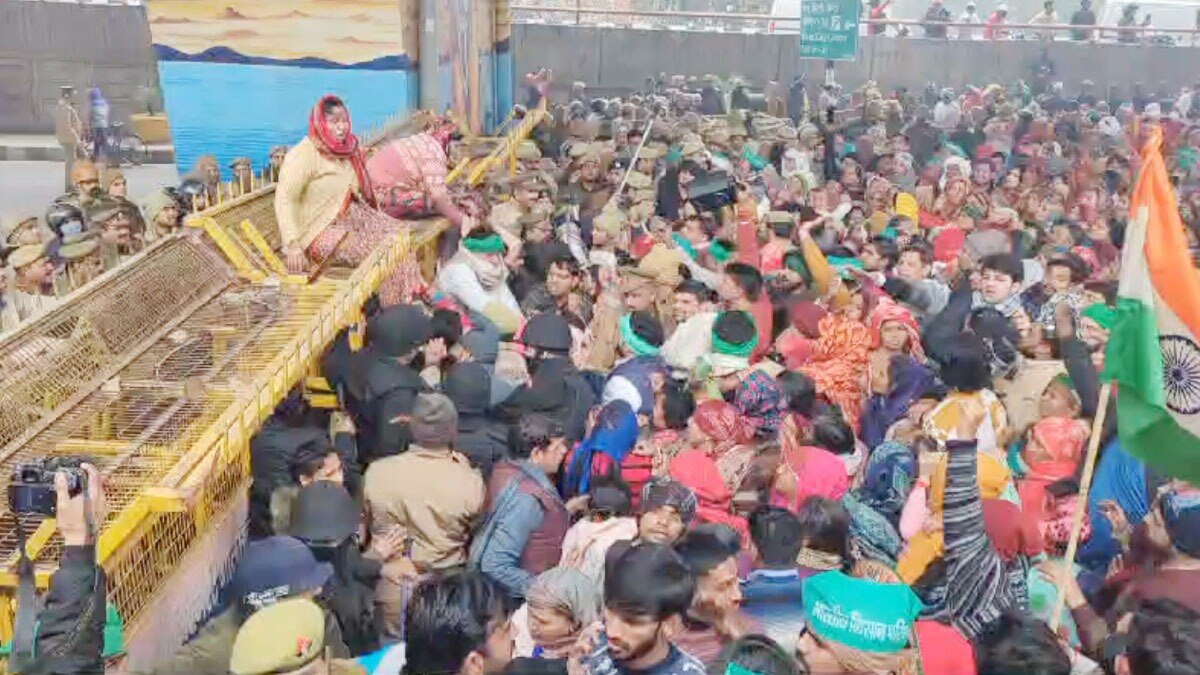 नोएडा में किसानों ने एनटीपीसी दफ्तर को घेरा