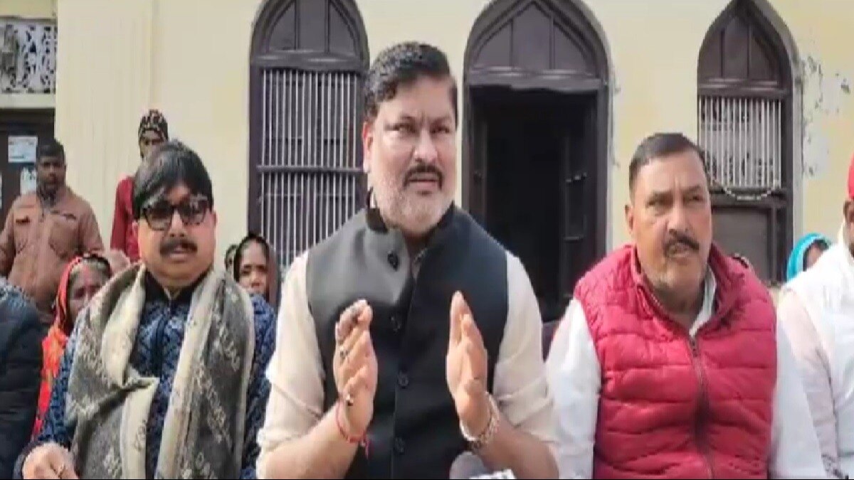 समाजवादी पार्टी नेता तेज नारायण पांडे.