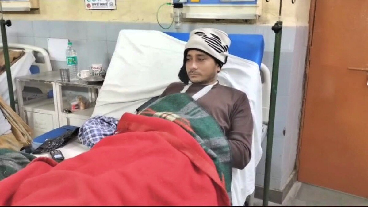 अस्पताल में भर्ती पीड़ित पति 