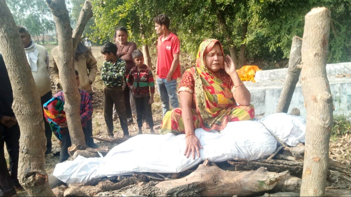 सास की चिता पर बैठी बहू.