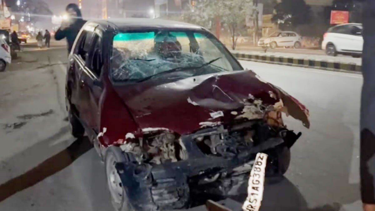 नशे में धुत कार सवार ने कई वाहनों में मारी टक्कर
