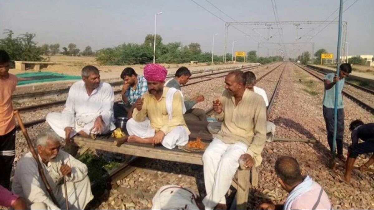 सेंट्रल ओबीसी लिस्ट में शामिल करने की मांग को लेकर राजस्थान में भरतपुर और धौलपुर के जाटों का धरना शुरू. (ANI Photo)