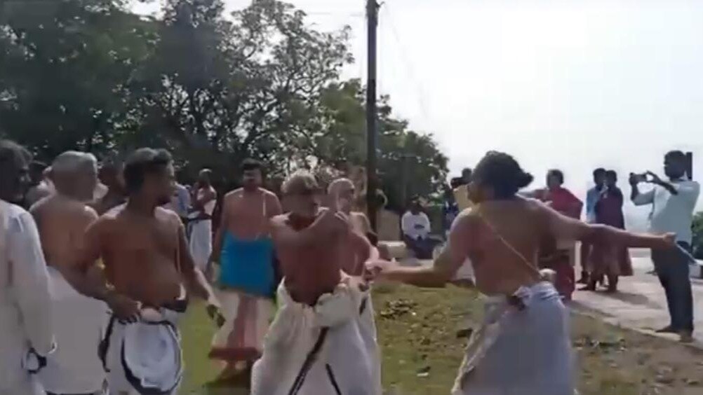 Tamil Nadu: भजन गाने को लेकर मंदिर में दो संप्रदायों के बीच झड़प, जमकर हुई मारपीट