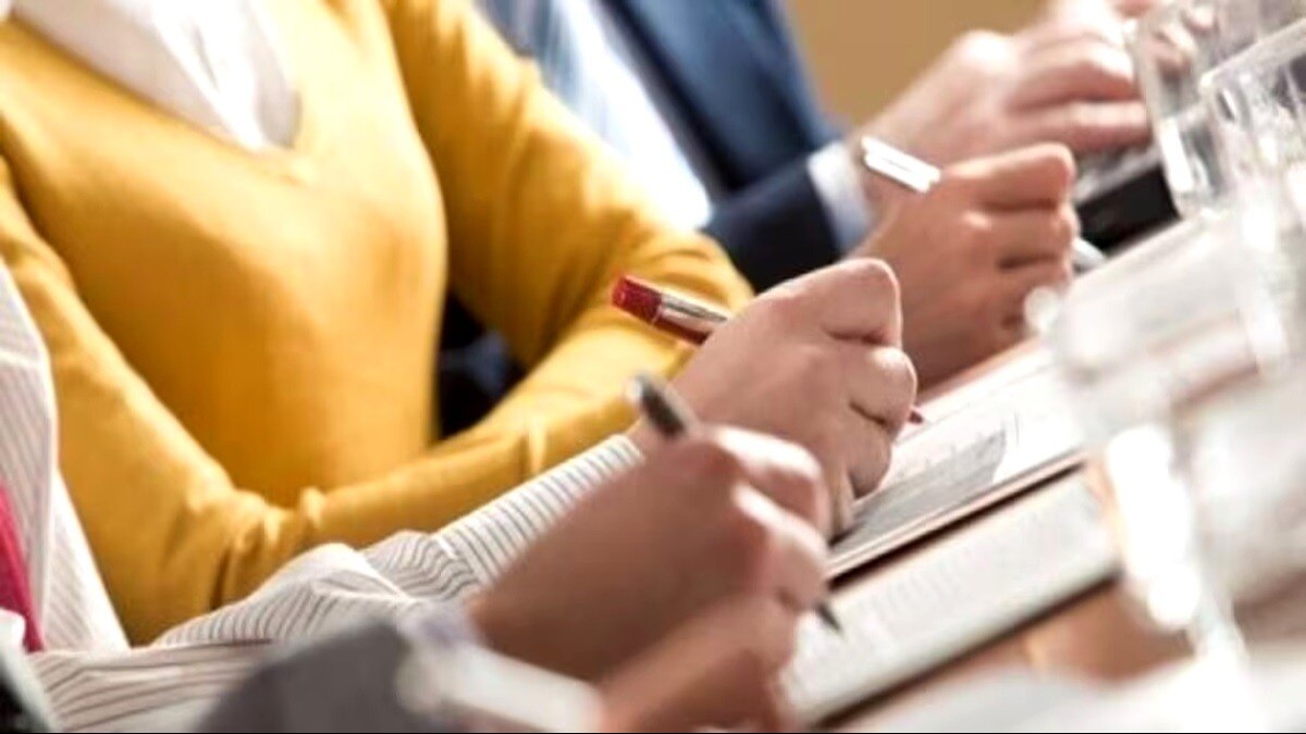 चाची को पास कराने के चक्कर में भतीजी पहुंच गई जेल, बिहार से सप्लीमेंट्री एग्जाम देने आई थी MP