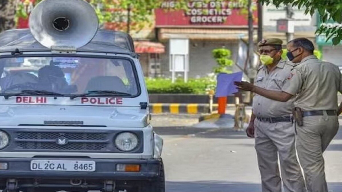 स्टंटबाजों के लिए दिल्ली पुलिस का Meme मैसेज वायरल, लोग बोले- गजब की क्रिएटिविटी