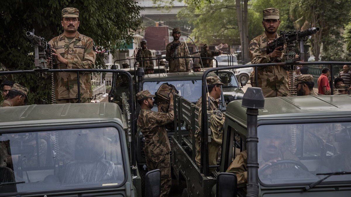 'कीमत चुकानी होगी', ईरान की स्ट्राइक के बाद किसने किया पाकिस्तान के खिलाफ जंग छेड़ने का ऐलान