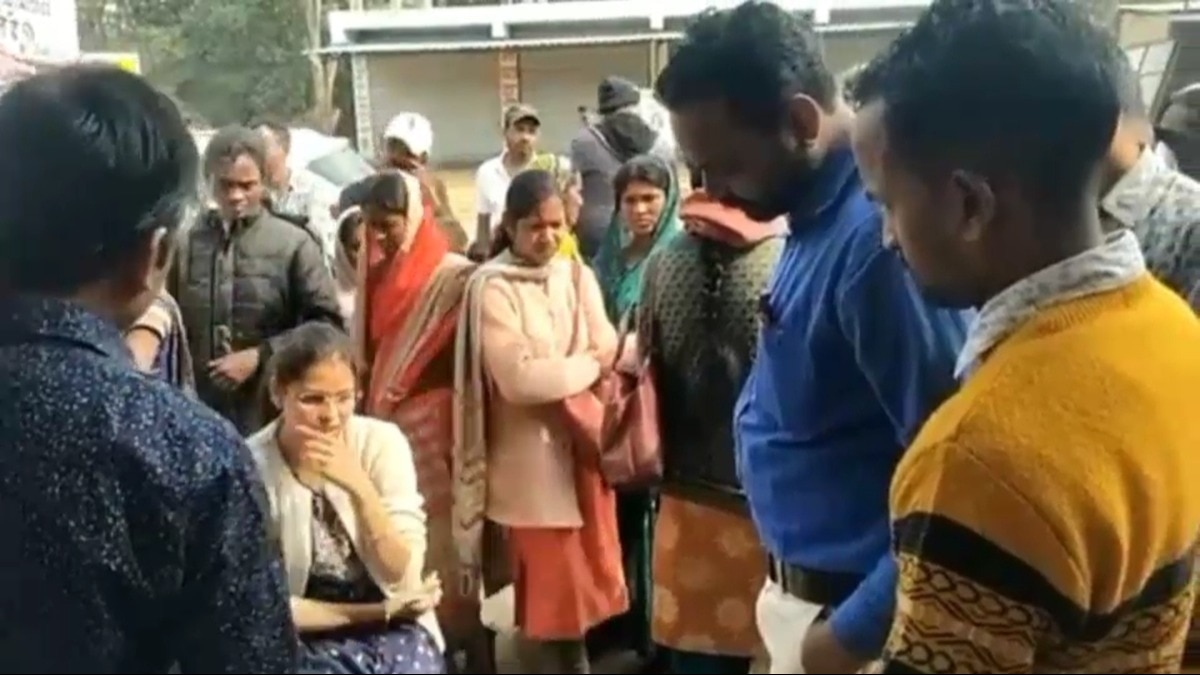 चॉइस सेंटर को सील कर फॉर्म जब्त कर लिए गए हैं.