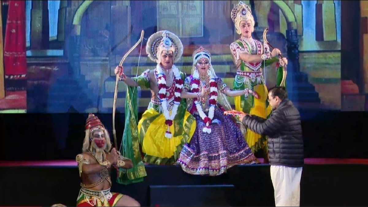 रामलीला देखने पहुंचे मुख्यमंत्री अरविंद केजरीवाल  