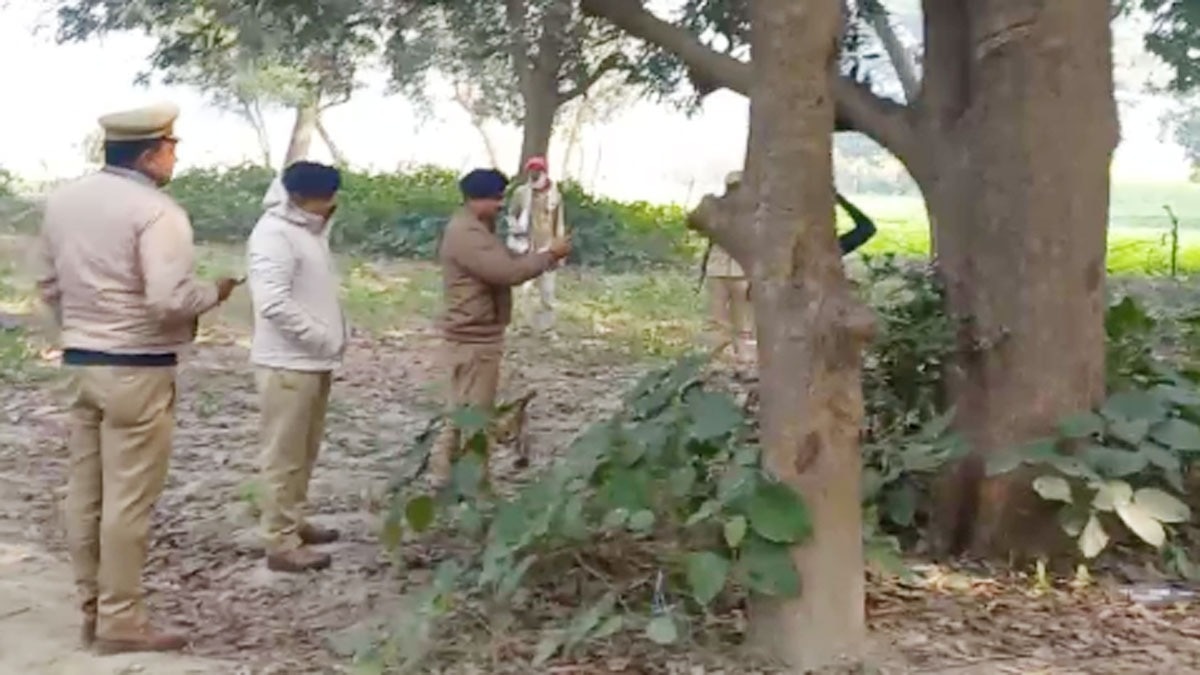 हत्या के बाद शव को लटकाया फिर जलाया
