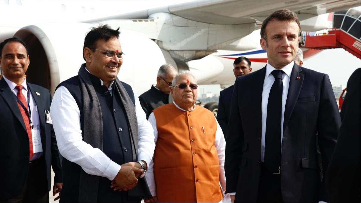 जयपुर पहुंचने पर मैक्रों का राजस्थान के सीएम और राज्यपाल ने किया स्वागत