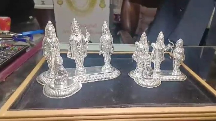 सिर्फ इस शहर में बिक गए 1 करोड़ रुपये के राम लॉकेट, श्रीराम सिक्का 65 हजार में