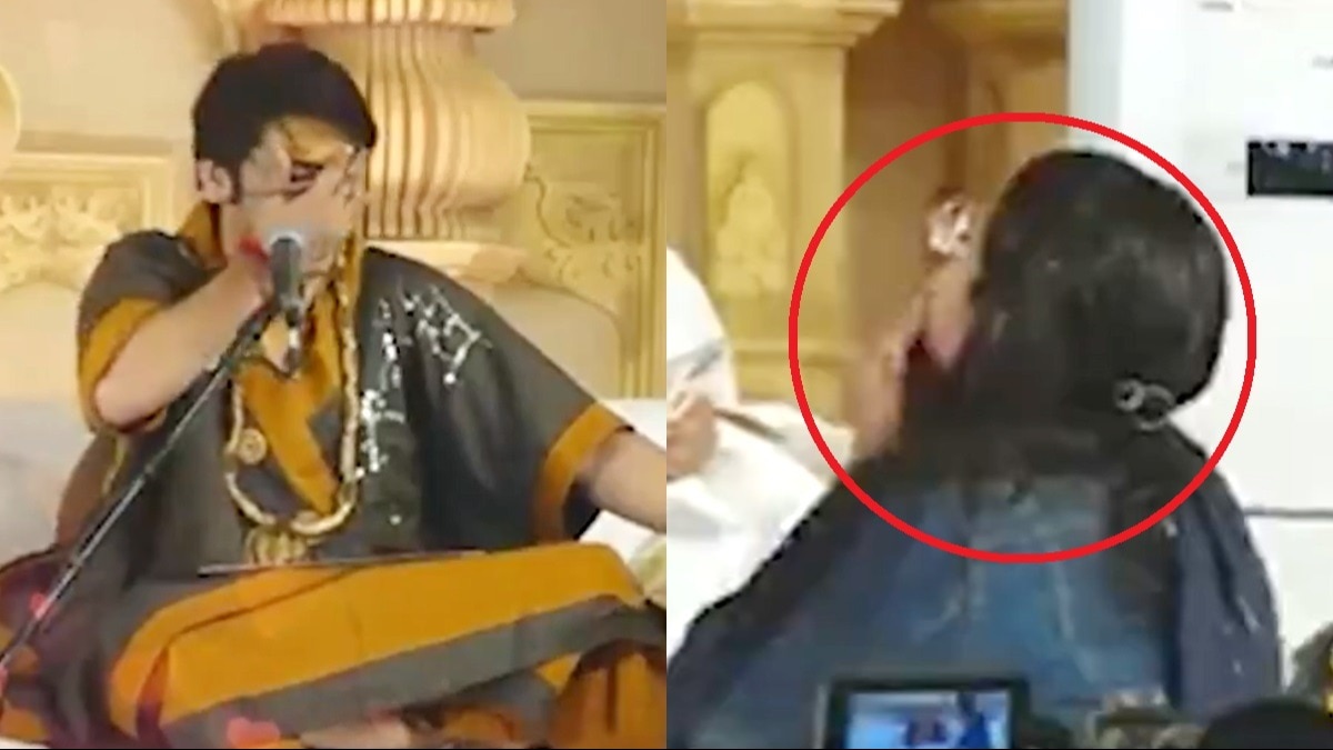 लड़की की फ्लाइंग किस के बाद शर्माते हुए धीरेंद्र शास्त्री.