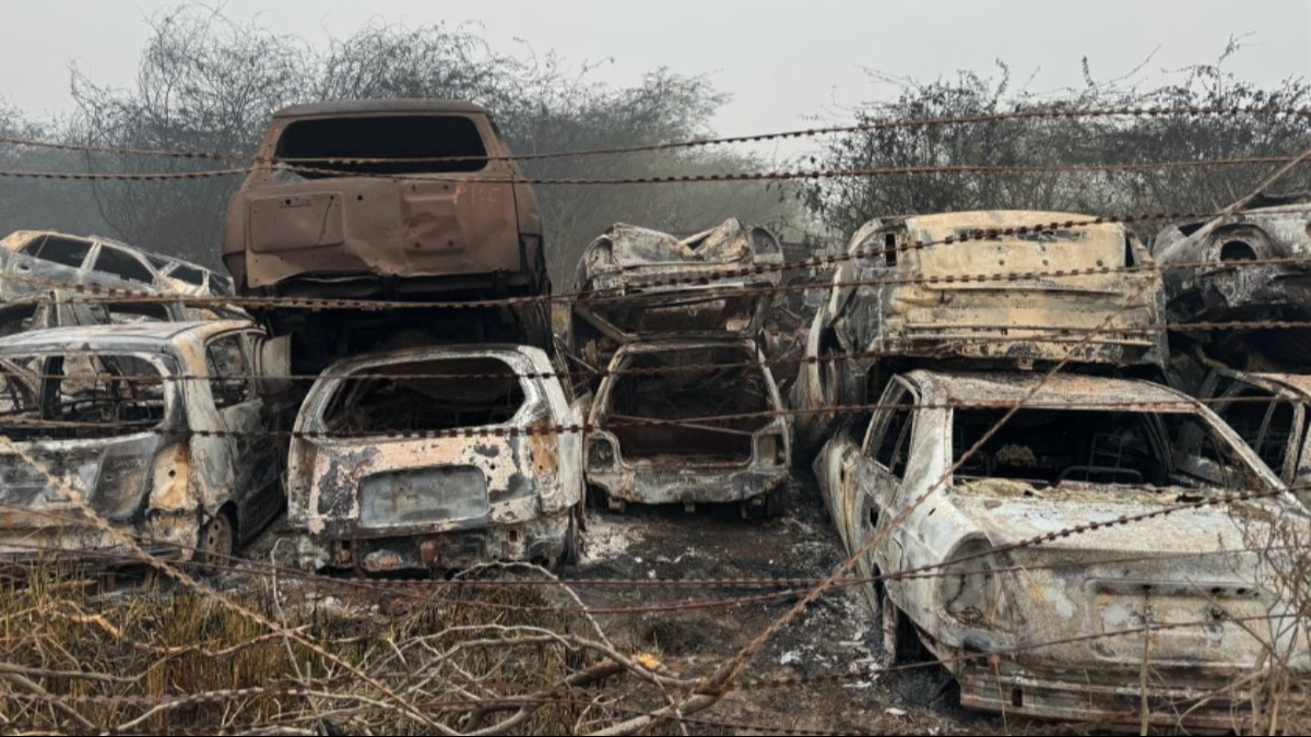 दिल्ली पुलिस के मालखाने में भीषण अग्निकांड, 200 कारें और 250 बाइक जलकर खाक