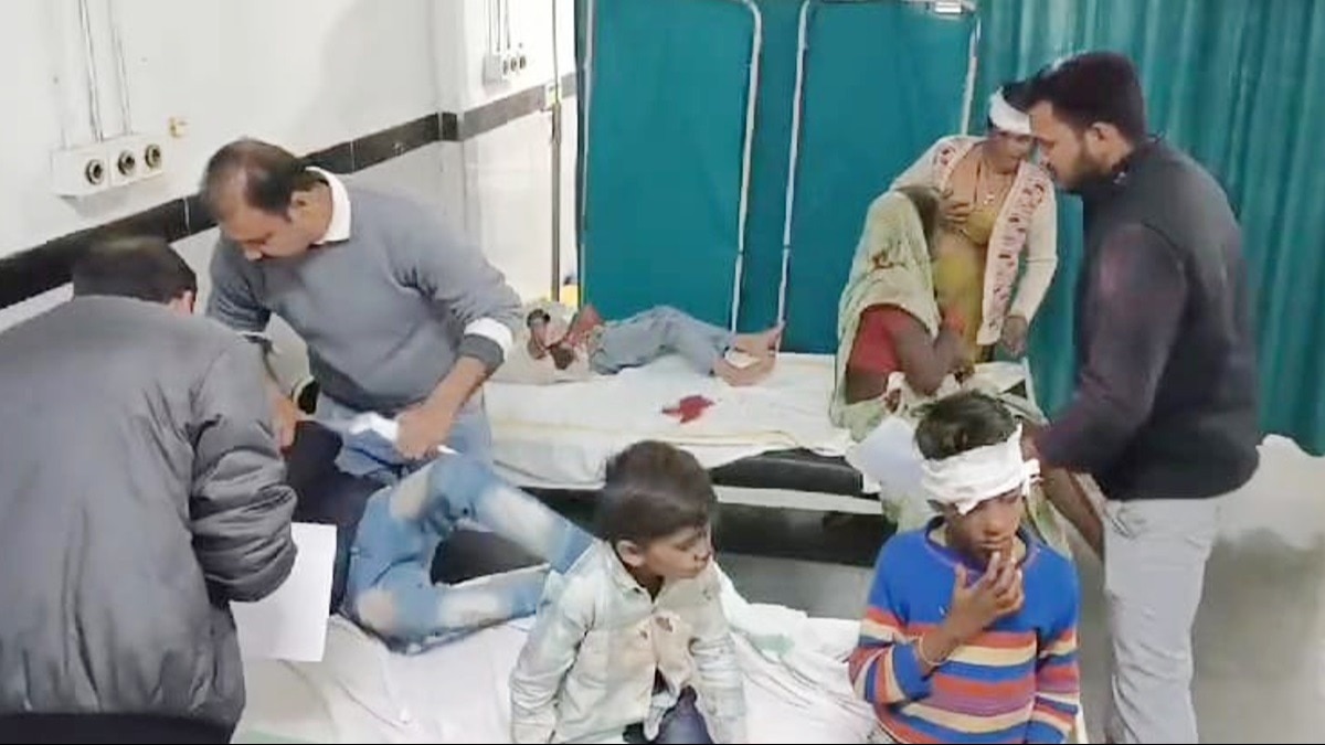 अस्पताल में भर्ती घायल. 