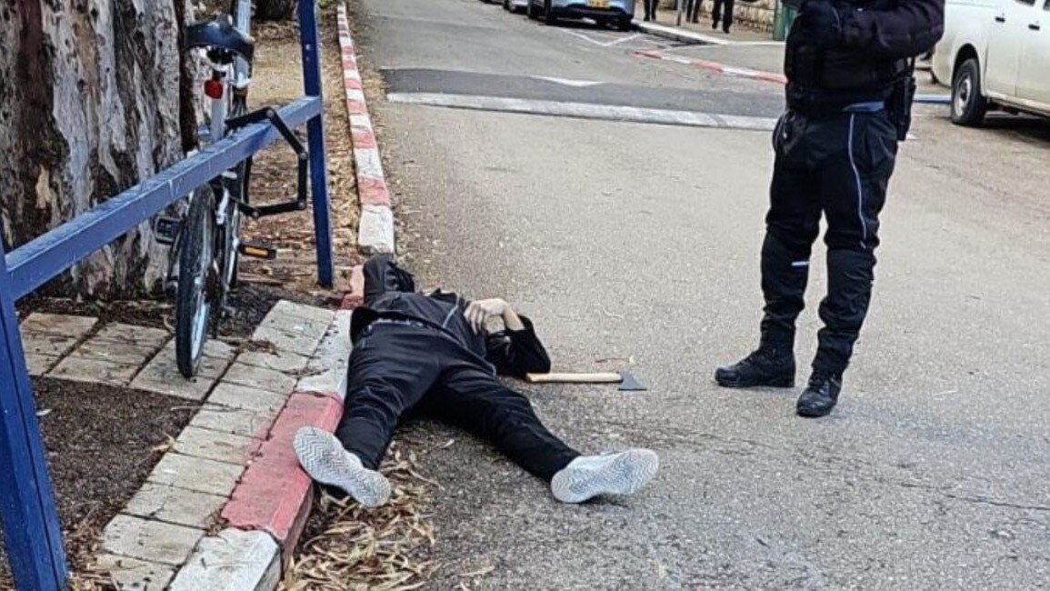 कार-कुल्हाड़ी के साथ इजरायली आर्मी बेस में घुसने की कोशिश, सेना ने किया ढेर