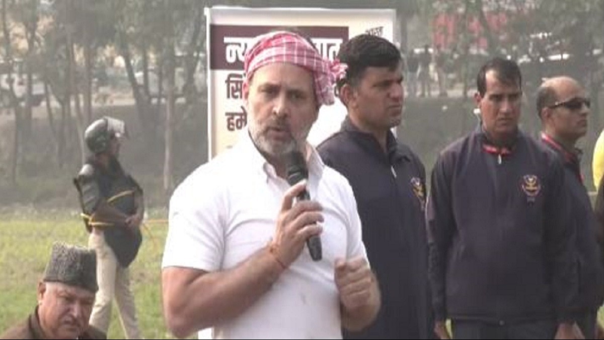 पूर्णिया में राहुल गांधी ने की किसानों से बात