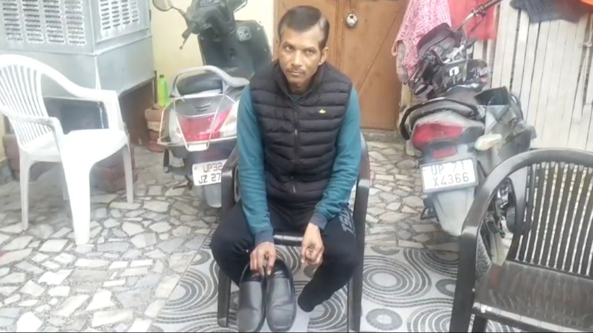 जूता फटने पर दुकानदार को भेजा नोटिस.