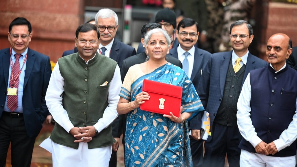 Budget 2024: बजट में किसे क्या मिला, आपके हिस्से में क्या आया? पढ़ें 20 बड़ी बातें - Budget 2024 Highlights Tradition outweighs expectations tax slab not changed these big announcements including three rail corridors made in budget ntc - AajTak