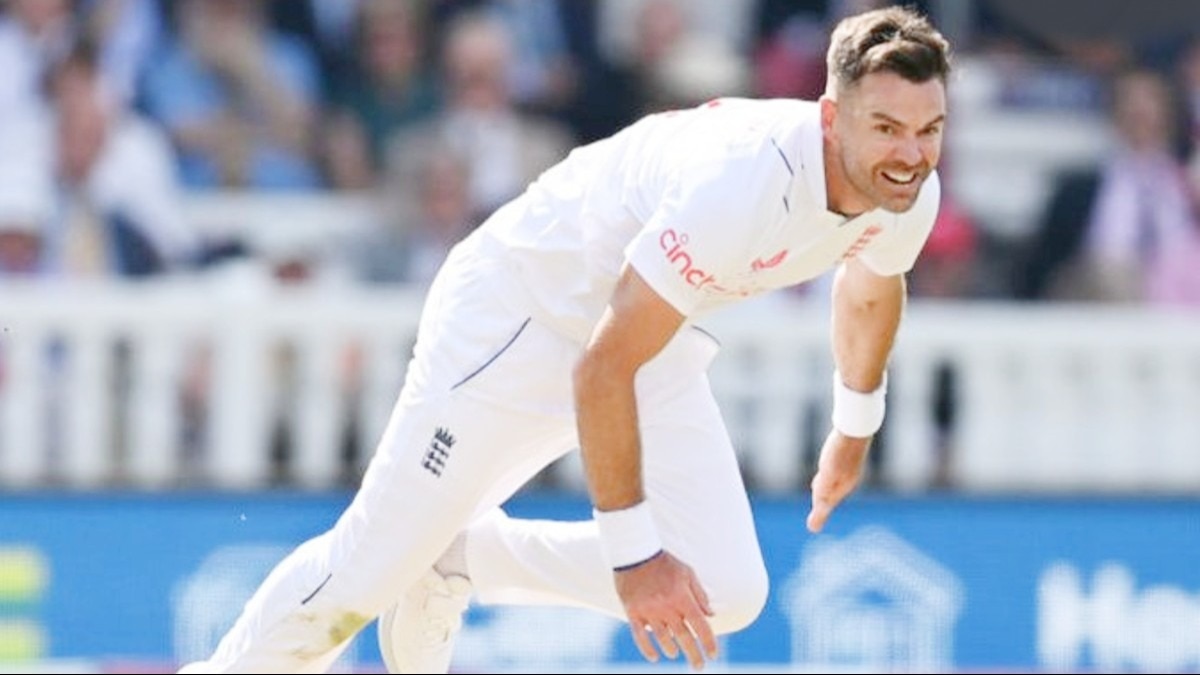 इंग्लैंड के तेज गेंदबाज जेम्स एंडरसन.