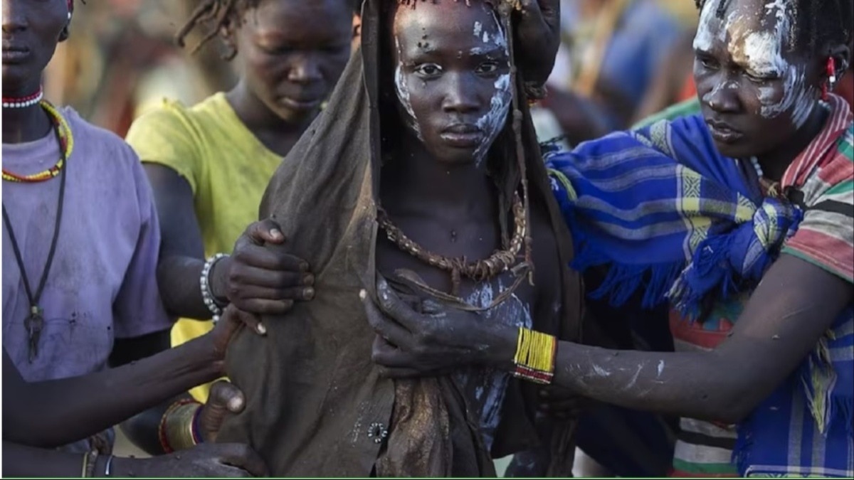 अफ्रीकी देश सिएरा लियोन में खतना से बच्चियों की मौत हो गई है (Representative Image- Reuters)