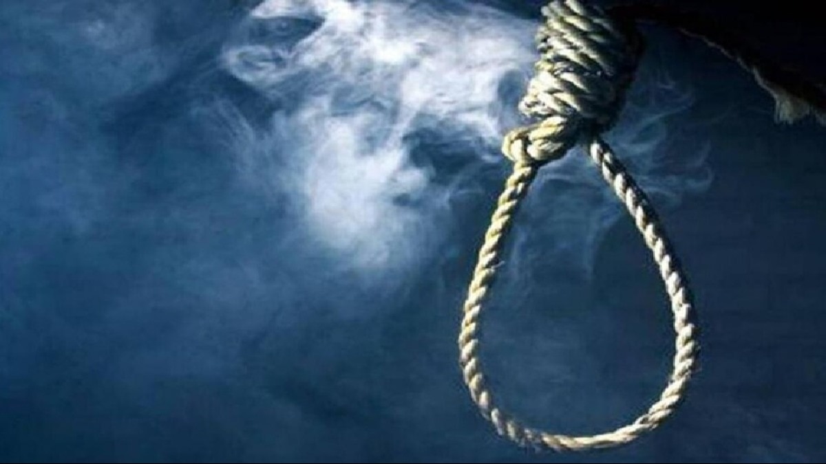 Dead bodies of a woman. 