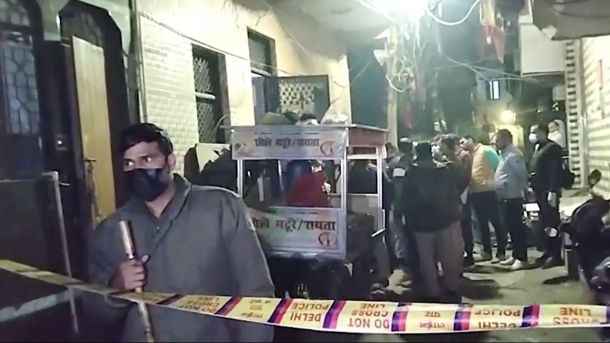 Delhi में दो सगे भाइयों और नौकर की संदिग्ध परिस्थितियों में मौत... बरेली से आकर शुरू किया था छोले भटूरे का बिजनेस