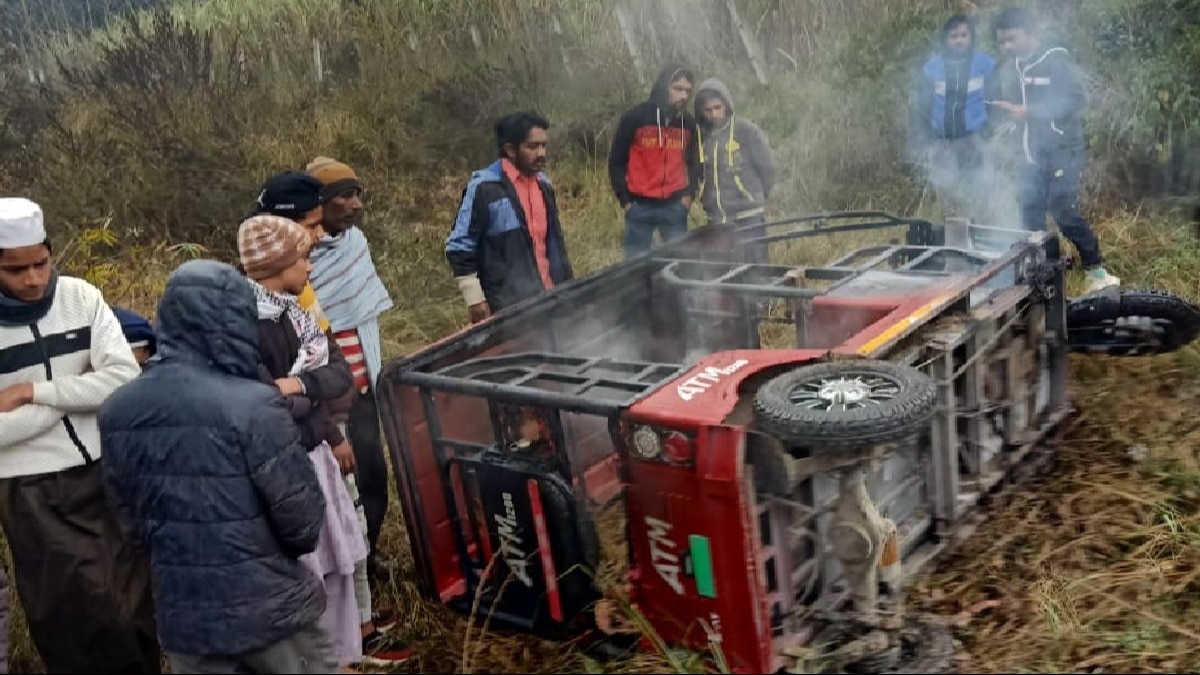 तेज धमाके के साथ फटी ई-रिक्शा की बैटरी.