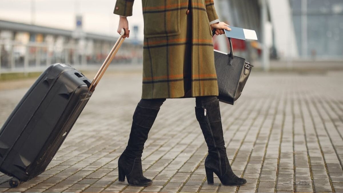 Black सूटकेस लेकर चले तो खैर नहीं! एक्सपर्ट्स ने दी इग्नोर न करने वाली 'वॉर्निंग'