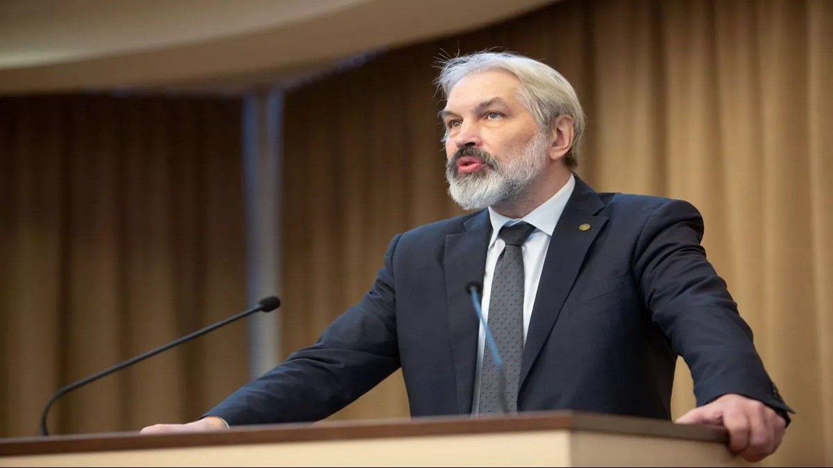 क्यों कम हो रही लोगों की उम्र? Scientist ने जैसी ही बताया, सरकार ने छीन ली नौकरी