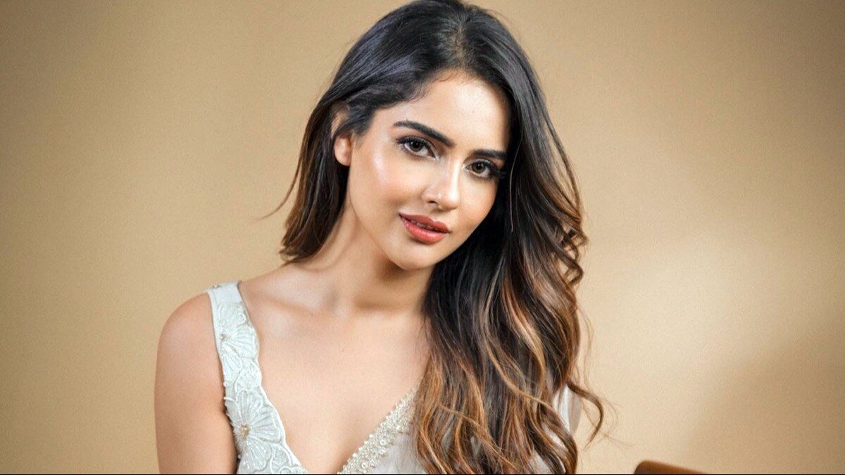 एक्ट्रेस मालवी का विक्रम भट्ट पर आरोप, 'नहीं दी पिछली फीस, फ्री में काम करने को बुलाया'