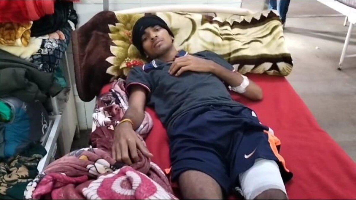 अस्पताल में भर्ती पीड़ित.