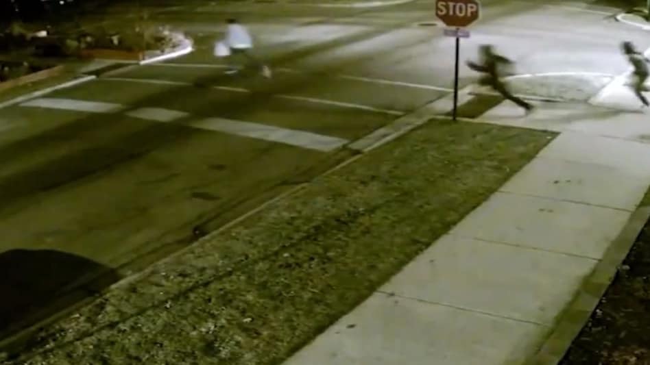 INTERNATIONAL NEWS : अमेरिका में भारतीय स्टूडेंट पर हमला, सिर फोड़ा और मोबाइल भी छीना 2 सिर फोड़ा, मोबाइल भी छीना, अमेरिका में भारतीय स्टूडेंट पर हमला, पत्नी ने जयशंकर को लिखा लेटर - Indian Student Attacked In USA Chicago Badly Injured Wife Wrote Letter To S Jaishankar