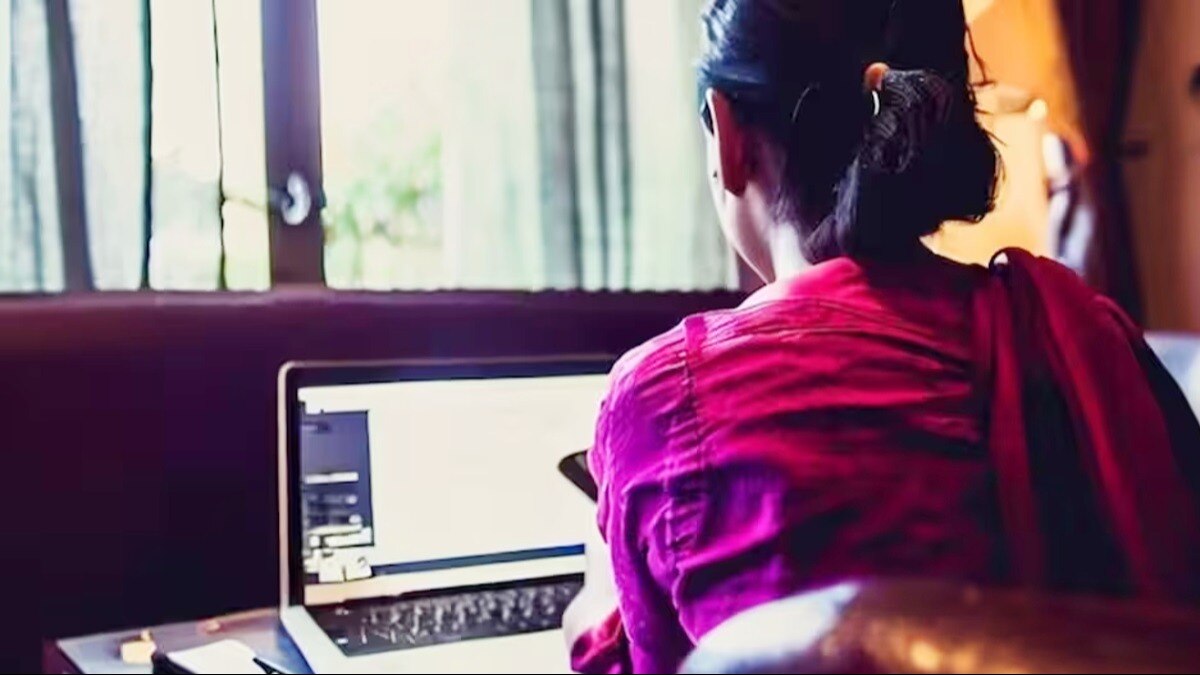 सिपाही ने पत्नी के खाते में डाल दिए ₹17 लाख, अबकी बार SP ऑफिस में ही हेराफेरी और घोटाला