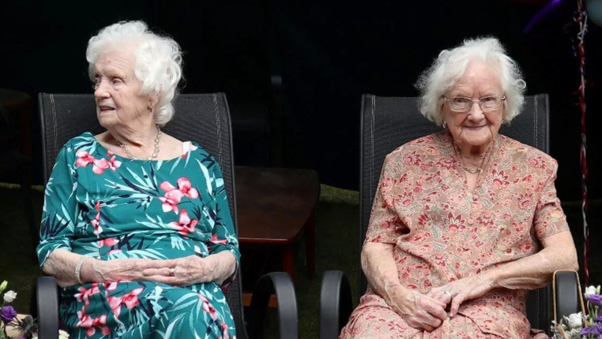 104 साल की जुड़वां बहनें, आज भी एकदम फिट, बताया लंबी उम्र का बड़ा राज