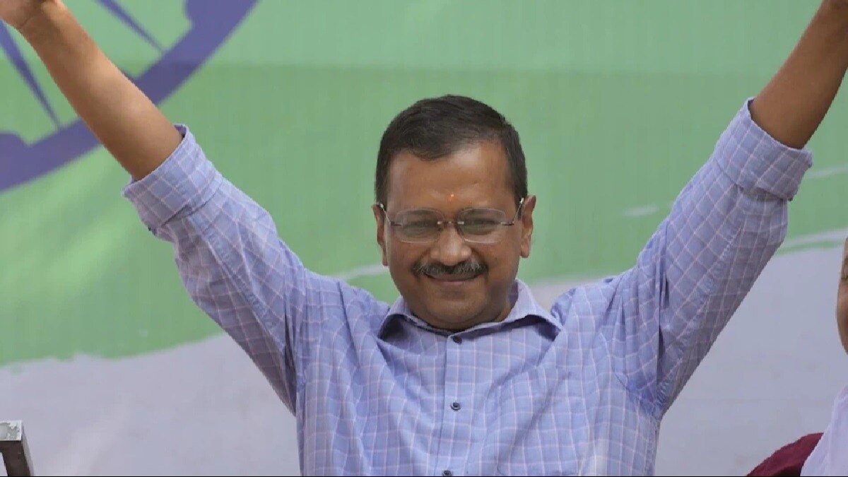 दिल्ली: सीएम केजरीवाल ने किया नए स्कूल भवन का शिलान्यास, बोले - 'भाषण देने से नहीं, शिक्षा देने से दूर होगी गरीबी'