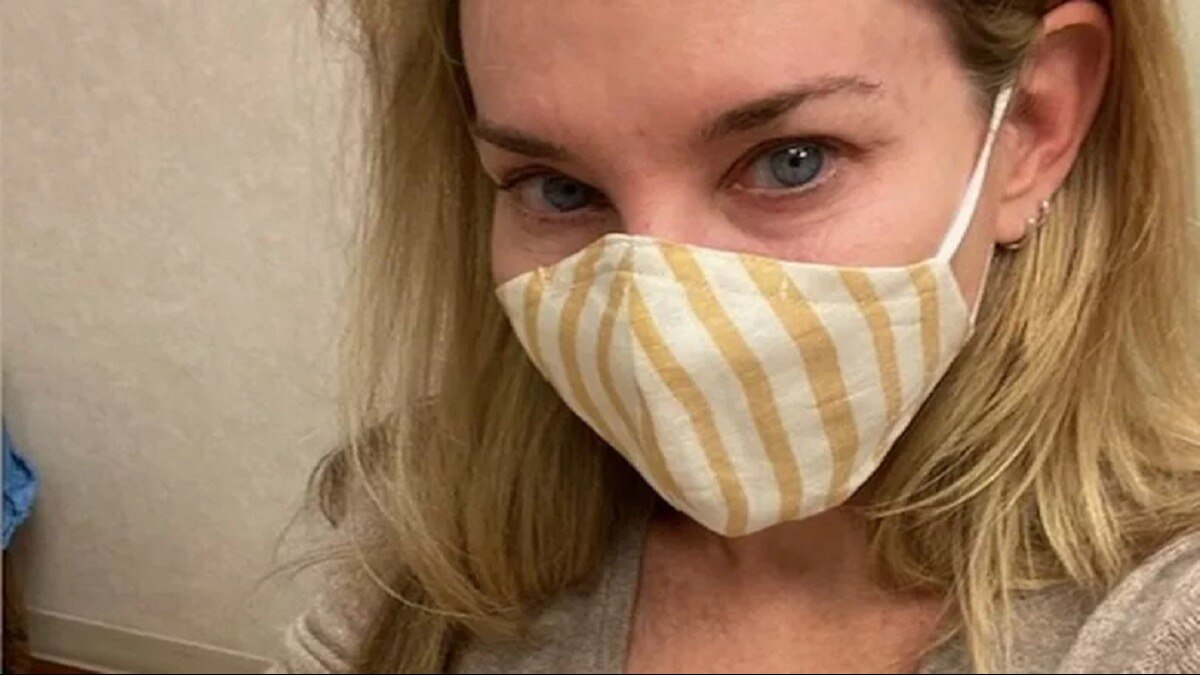 सोकर उठी और 'छिपकली' बन गई, घंटों गर्म पानी में बैठती है महिला, डरा देगी दास्तान