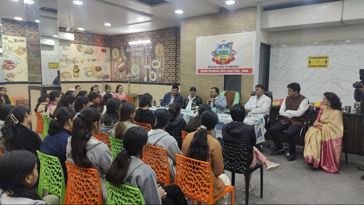 कोटा: 'डिनर विद कलेक्टर' में छात्राओं को मिल रही सीख- सेल्फी के बजाय इमेज बनाएं