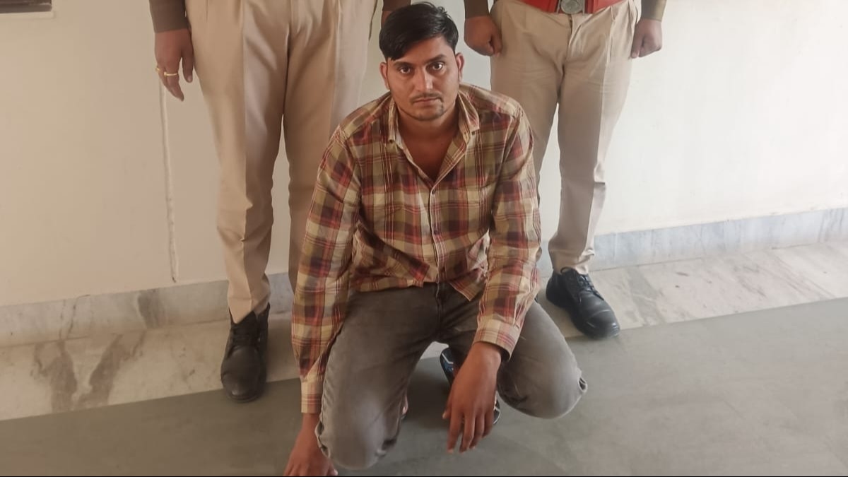 पुलिस की गिरफ्त में आरोपी.