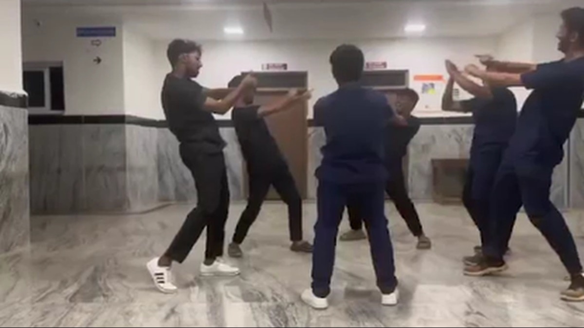 मेडिकल छात्रों को हॉस्पिटल में रील्स बनाना पड़ा महंगा! मिलेगी यह सजा